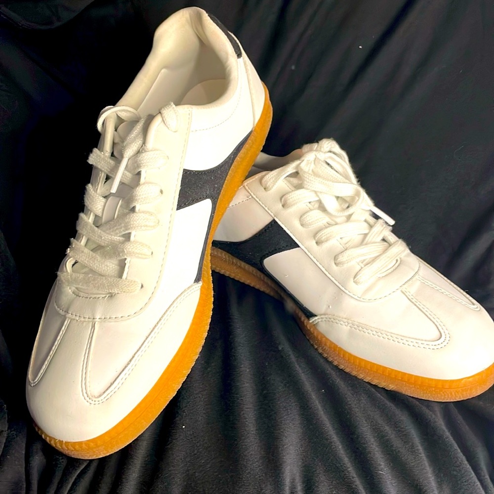 No Boundaries Womens Sports Sneaker, size 9